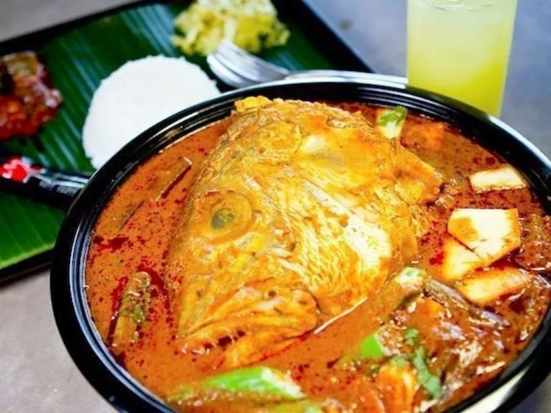 Cà ri đầu cá - Trải nghiệm hấp dẫn khi du lịch Singapore tháng 3