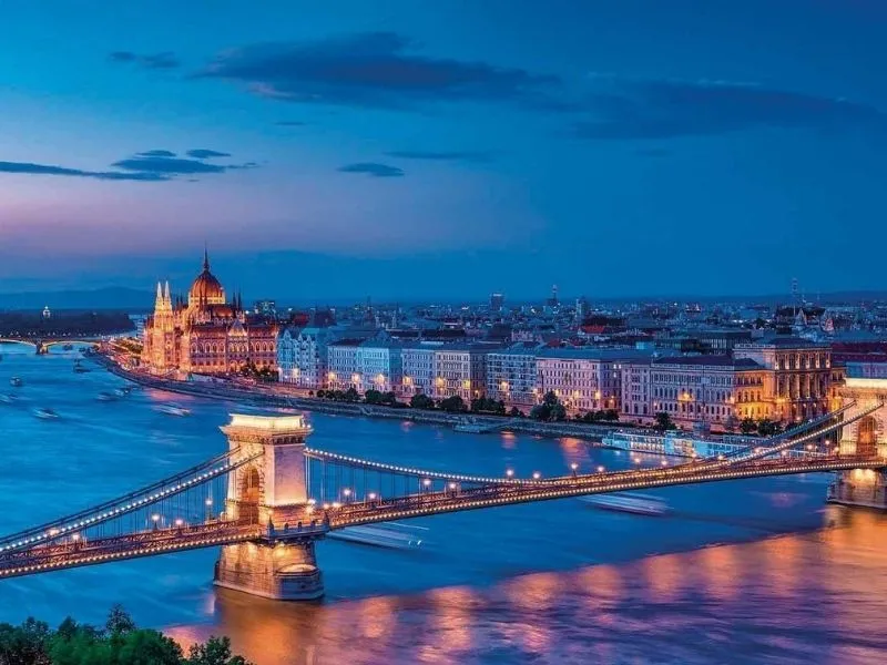 Budapest là thủ đô và thành phố đông dân nhất của Hungary