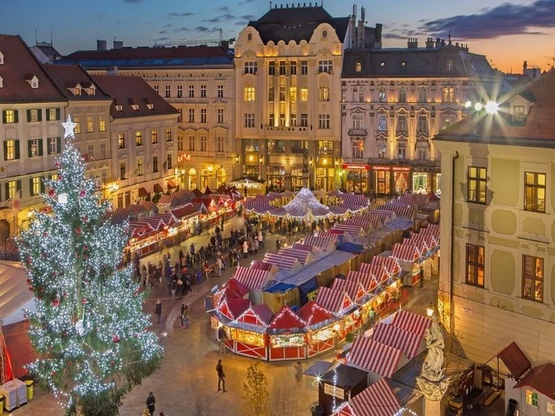 Slovakia lấp lánh dưới ánh đèn vàng