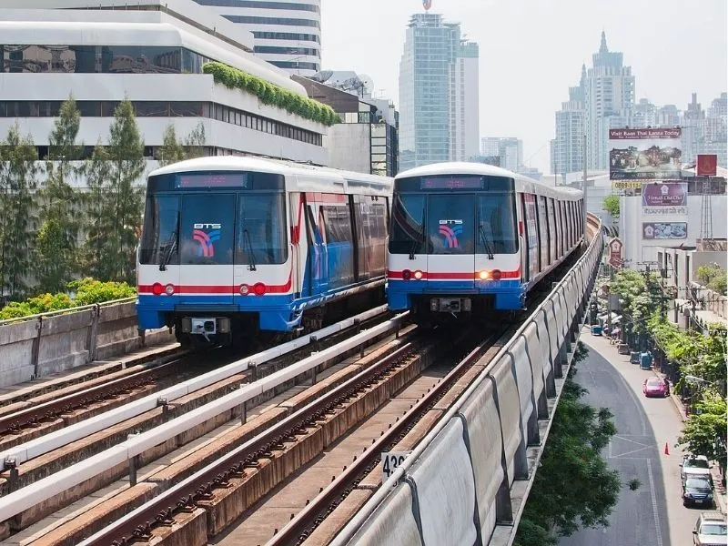 Tàu BTS tại Bangkok phương tiện đến bảo tàng Moca
