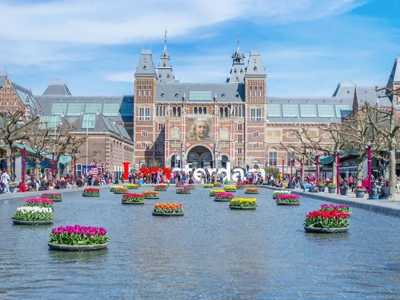 Rijksmuseum là một địa điểm không thể bỏ qua khi đến Hà Lan