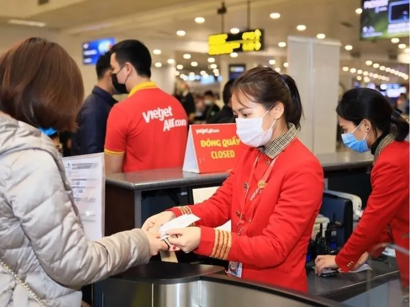Làm thủ tục tại sân bay Vietjet Air bằng vé điện tử