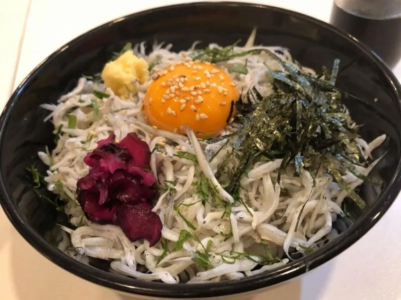 Cơm cá Shirasu - Món ăn đặc trưng của vùng biển Kanagawa