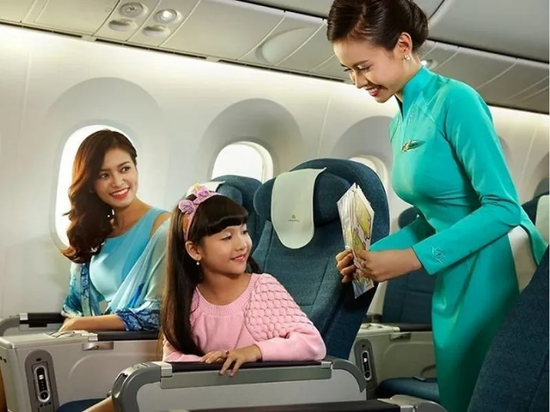 Trẻ em mấy tuổi đi máy bay mất vé?