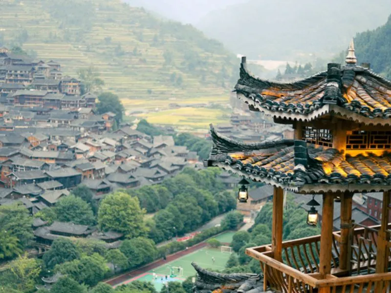 Ngắm nhìn toàn cảnh Thiên Hộ Miêu Trại từ đài quan sát