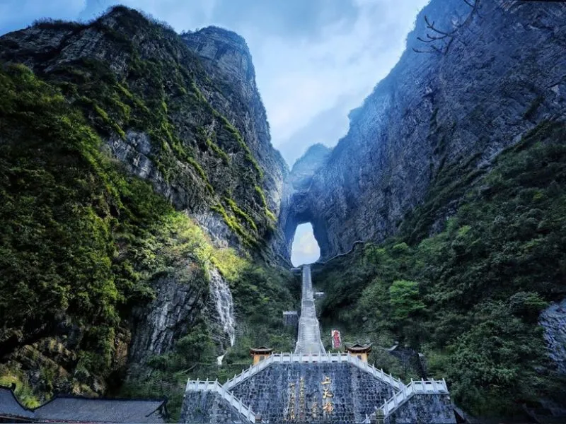 Núi Cổng Trời hùng vĩ Thiên Môn Sơn