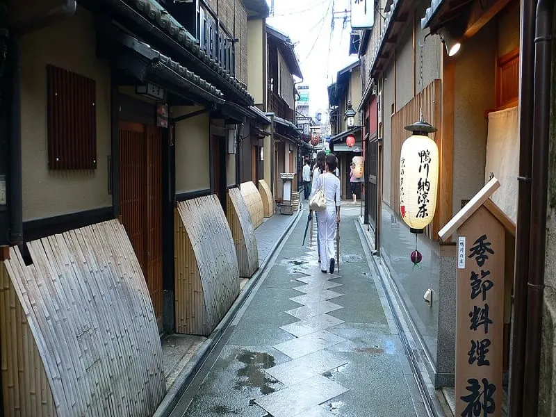 Du lịch Pontocho: Có gì hấp dẫn ở khu phố cổ này?