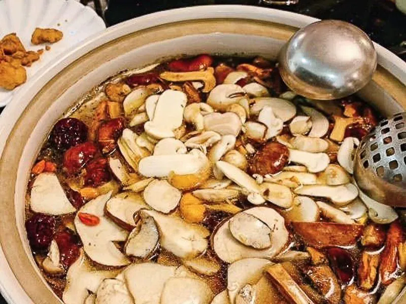 Lẩu nấm núi tuyết Ngọc Long