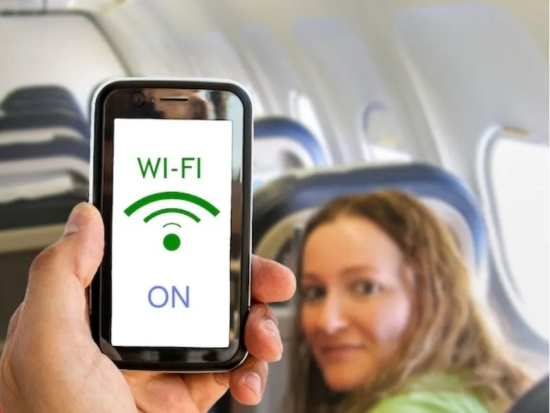 Trên máy bay có WiFi không? Những điều bạn cần biết