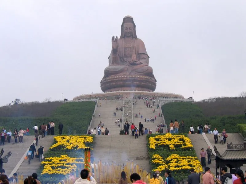 Tượng Quan Âm trên núi Tây Kiều