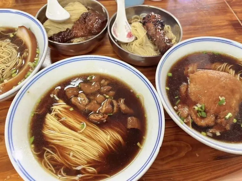 Món ăn mì sợi dài thơm ngon