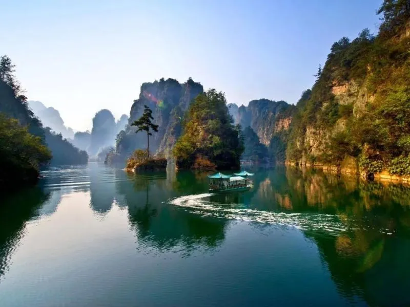Hồ Bảo Phong - Tiên cảnh giữa núi rừng Trương Gia Giới