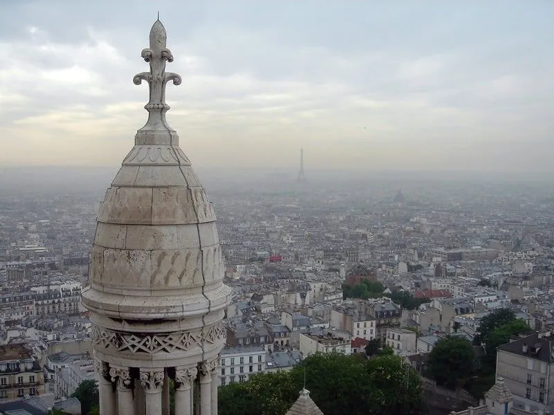 Từ trên Sacre Coeur có thể quan sát toàn thành phố Paris 