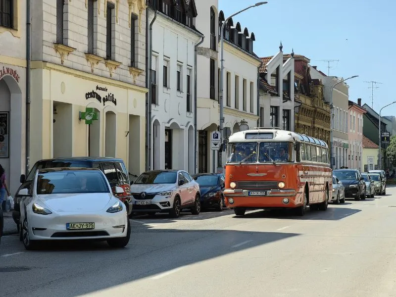 Bạn có thể di chuyển đến Tapolca Hungary bằng xe buýt