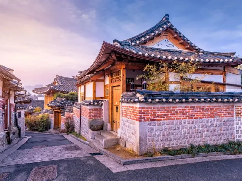 Làng Hanok Bukchon nằm tại trung tâm Seoul