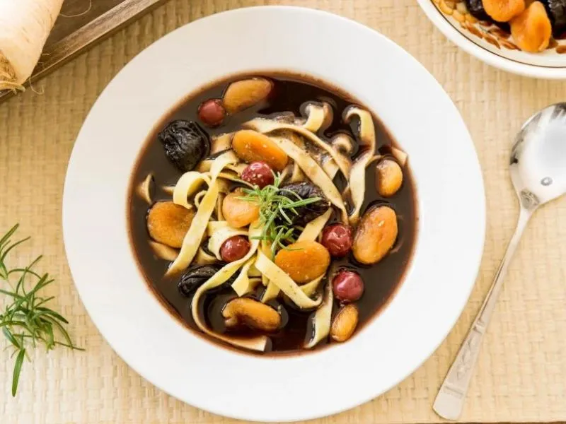 Súp đen làm từ tiết vịt - Czernina
