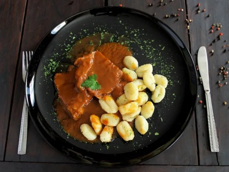Thịt bò hầm Pasticada