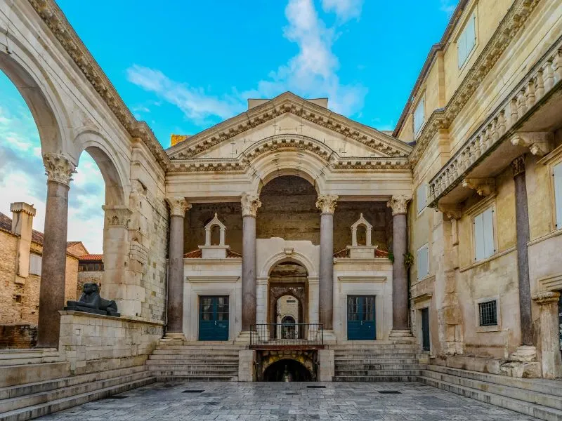 Cung điện Diocletian tại Split Croatia