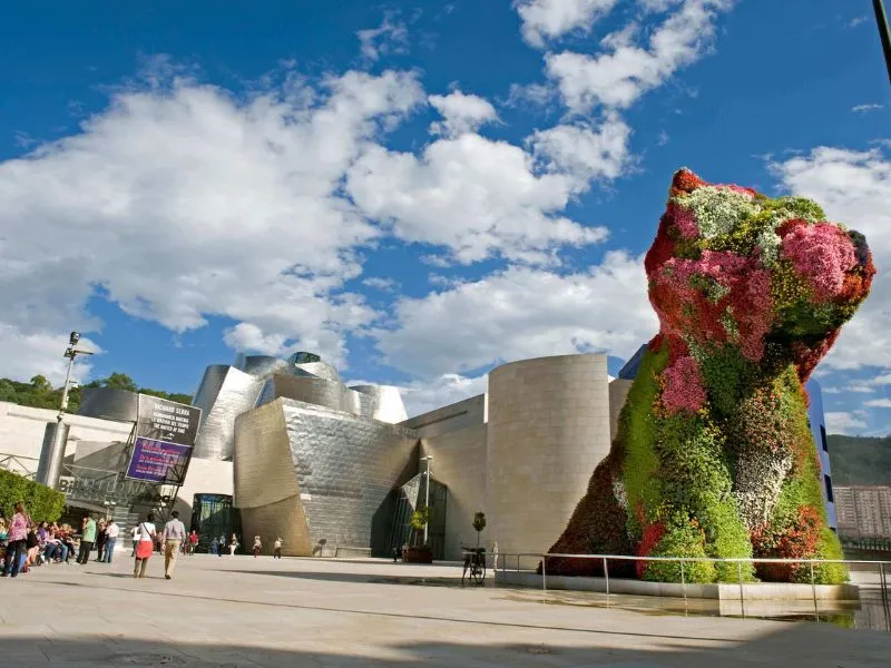 Bảo tàng Guggenheim Bilbao vào mùa xuân
