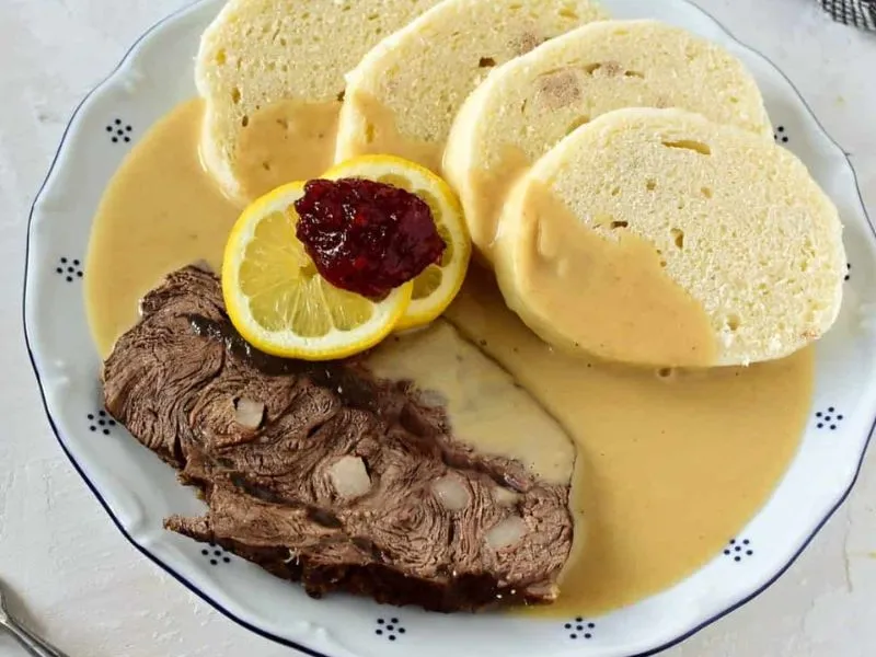 Món ăn quốc dân Svickova tại Praha Séc