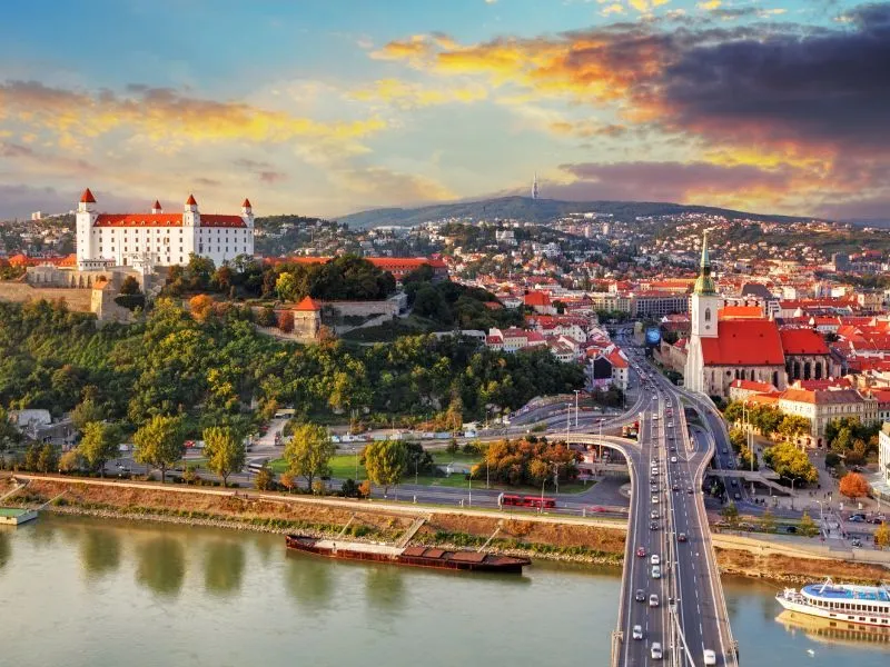 Bratislava Slovakia - Trái tim yên bình bên dòng Danube