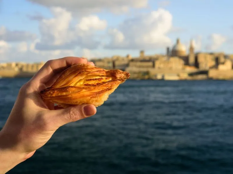 Bánh mặn Pastizzi tại Malta