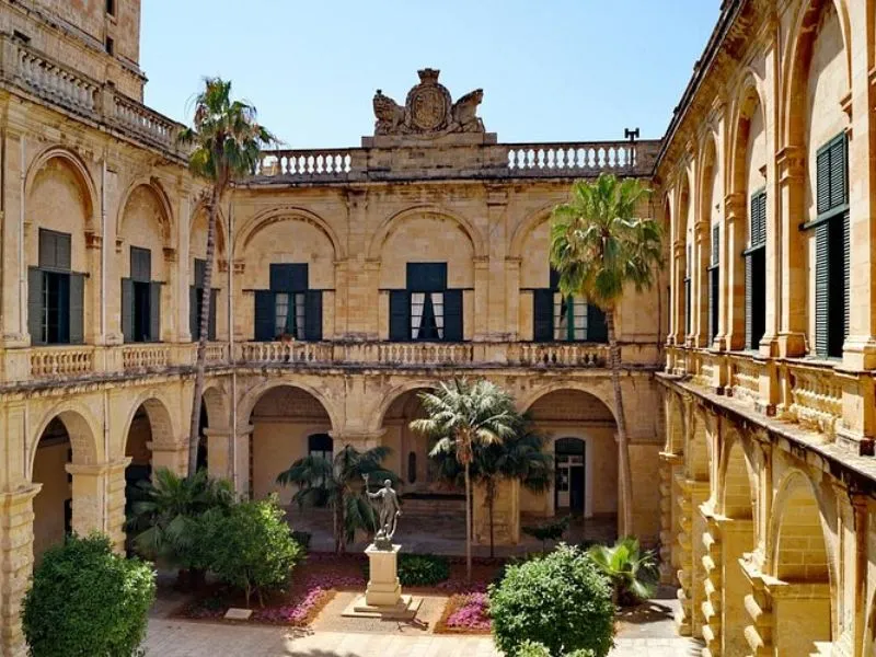 Cung điện Grand Master's Palace
