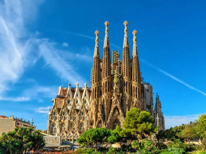 La Sagrada Familia nằm tại Barcelona