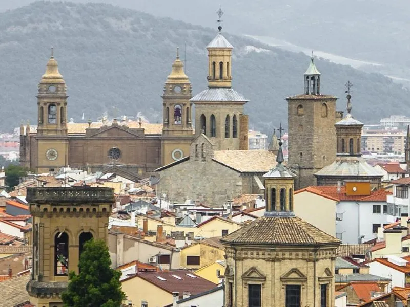 Du lịch Pamplona: Thành phố lễ hội và di sản nghìn năm