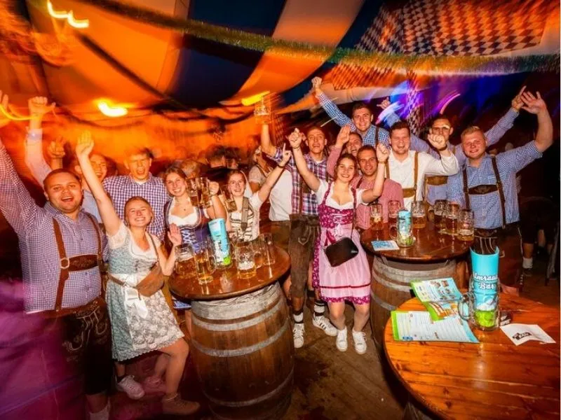 Lễ hội bia Oktoberfest kéo dài hai tuần