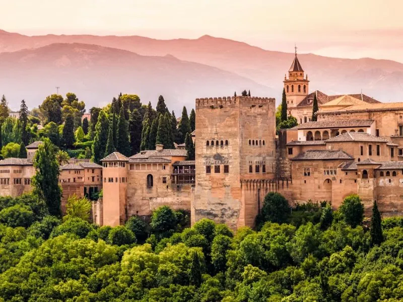Khám phá Alhambra: Kỳ quan kiến trúc Hồi giáo giữa lòng châu Âu