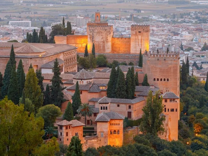 Cung điện Alhambra có lịch sử lâu đời 