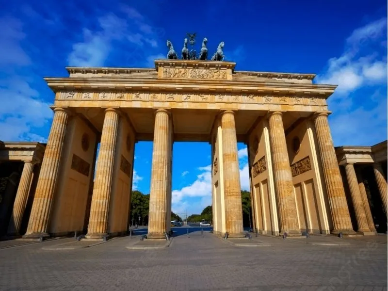 Cổng được lấy cảm hứng từ kiến trúc Thành cổ Acropolis ở Athens