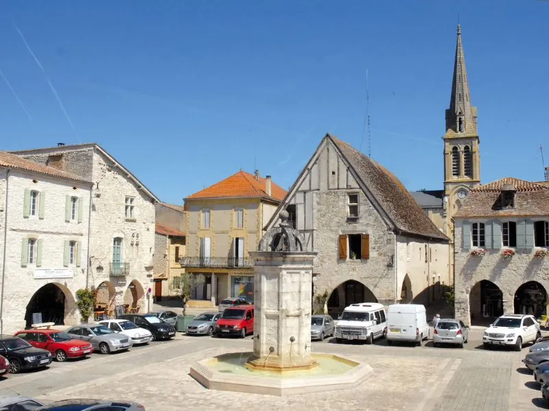 Eymet là một ngôi làng nhỏ xinh thuộc vùng Bergerac