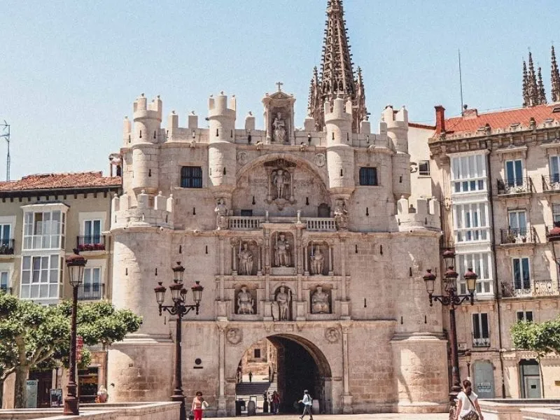 Cổng vòm Arco de Santa María