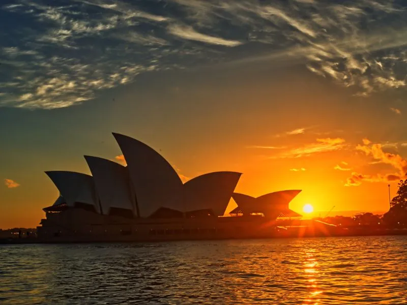 Ngắm bình minh tại nhà hát con sò Opera Sydney