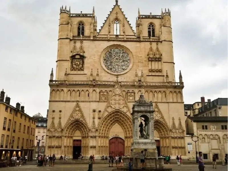 Nhà thờ lớn mang phong cách Gothic tại Lyon Pháp