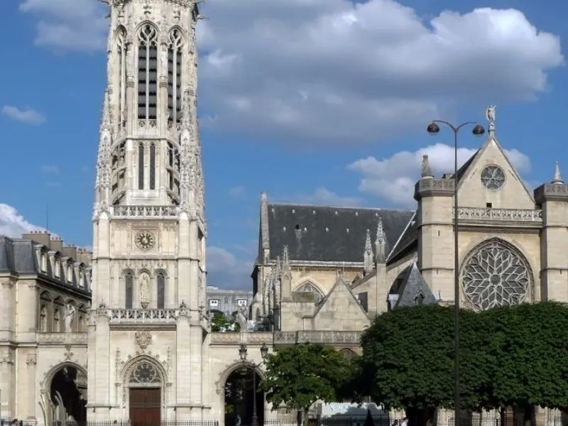 Nhà thờ St.Jean hơn 600 năm tại Lyon Pháp