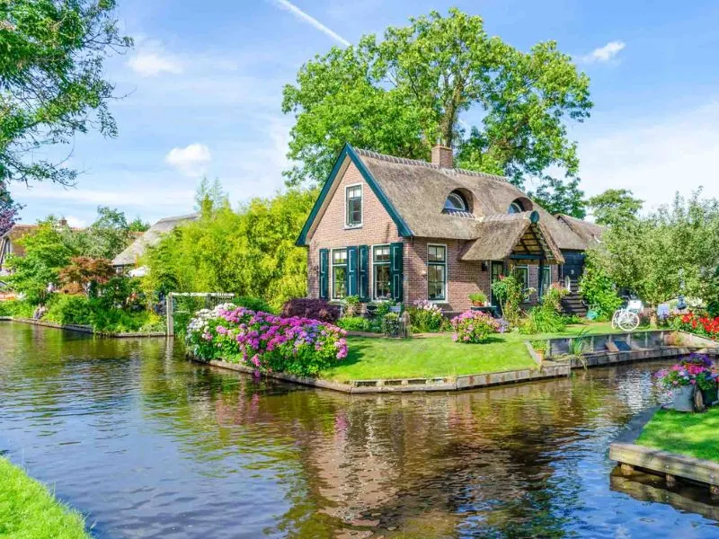 Ngôi làng cổ Giethoorn tại Amsterdam Hà Lan