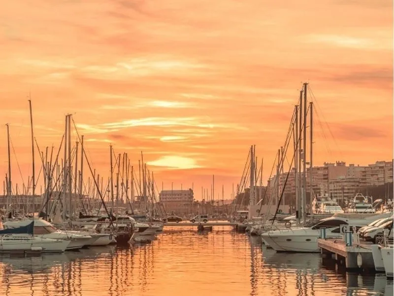 Bến du thuyền Alicante