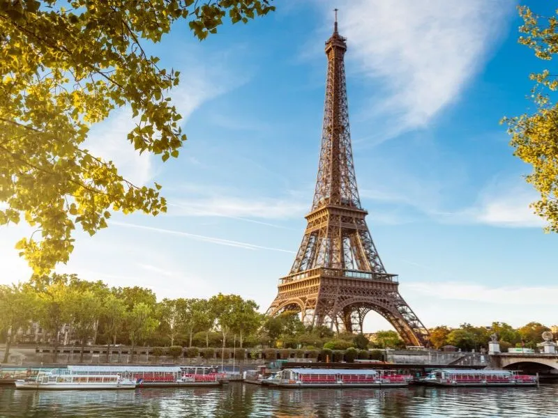 Tháp Eiffel vào mùa thu