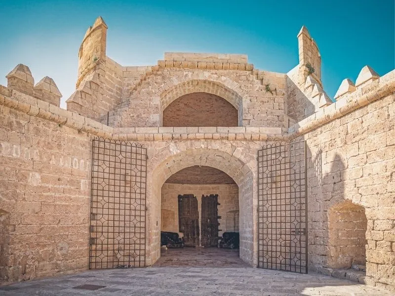 Pháo đài Alcazaba - Nơi lưu giữ dấu ấn thành phố biển Tây Ban Nha
