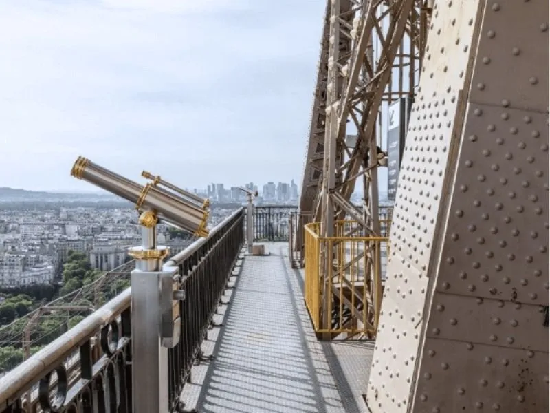 Ngắm nhìn Paris từ đỉnh tháp
