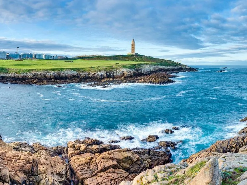 Nên đi du lịch La Coruna vào mùa hè và mùa thu