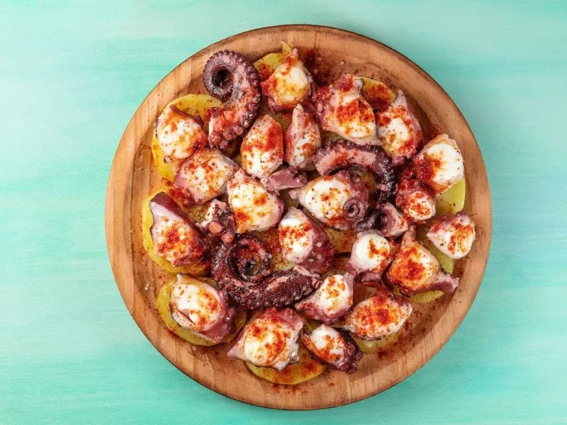 Pulpo a la gallega là đặc sản La Coruna