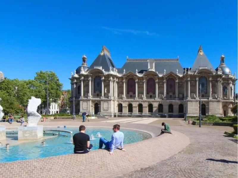 Mặt tiền kiến trúc ở Palais des Beaux-Arts