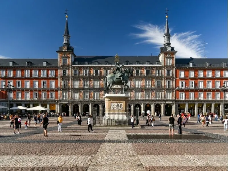 Khám phá Plaza Mayor - Quảng trường biểu tượng của thủ đô Madrid