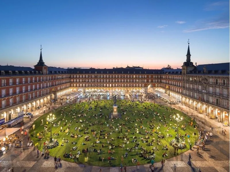 Thời điểm lý tưởng tham quan Plaza Mayor