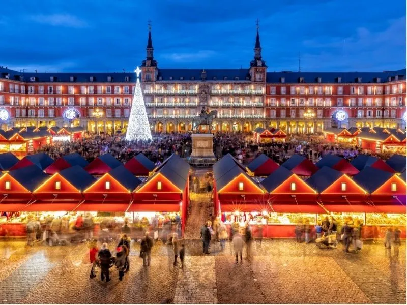 Sự kiện Christmas Light-Up tại Plaza Mayor