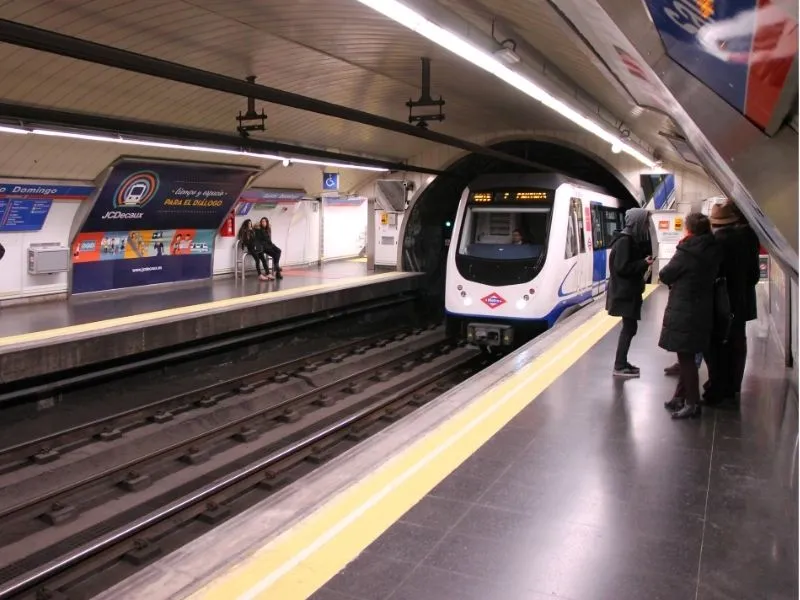 Phương tiện di chuyển đếncung điện hoàng gia Madrid
